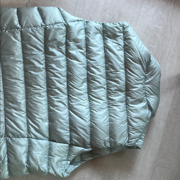 UNIQLO Ultra Light Blue Vest - Picture 7 of 9